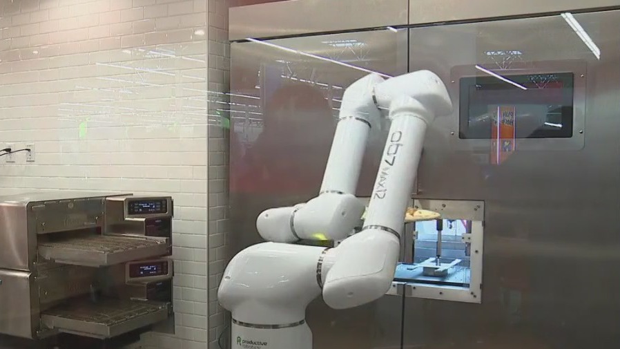 Robots making pizza in Frisco